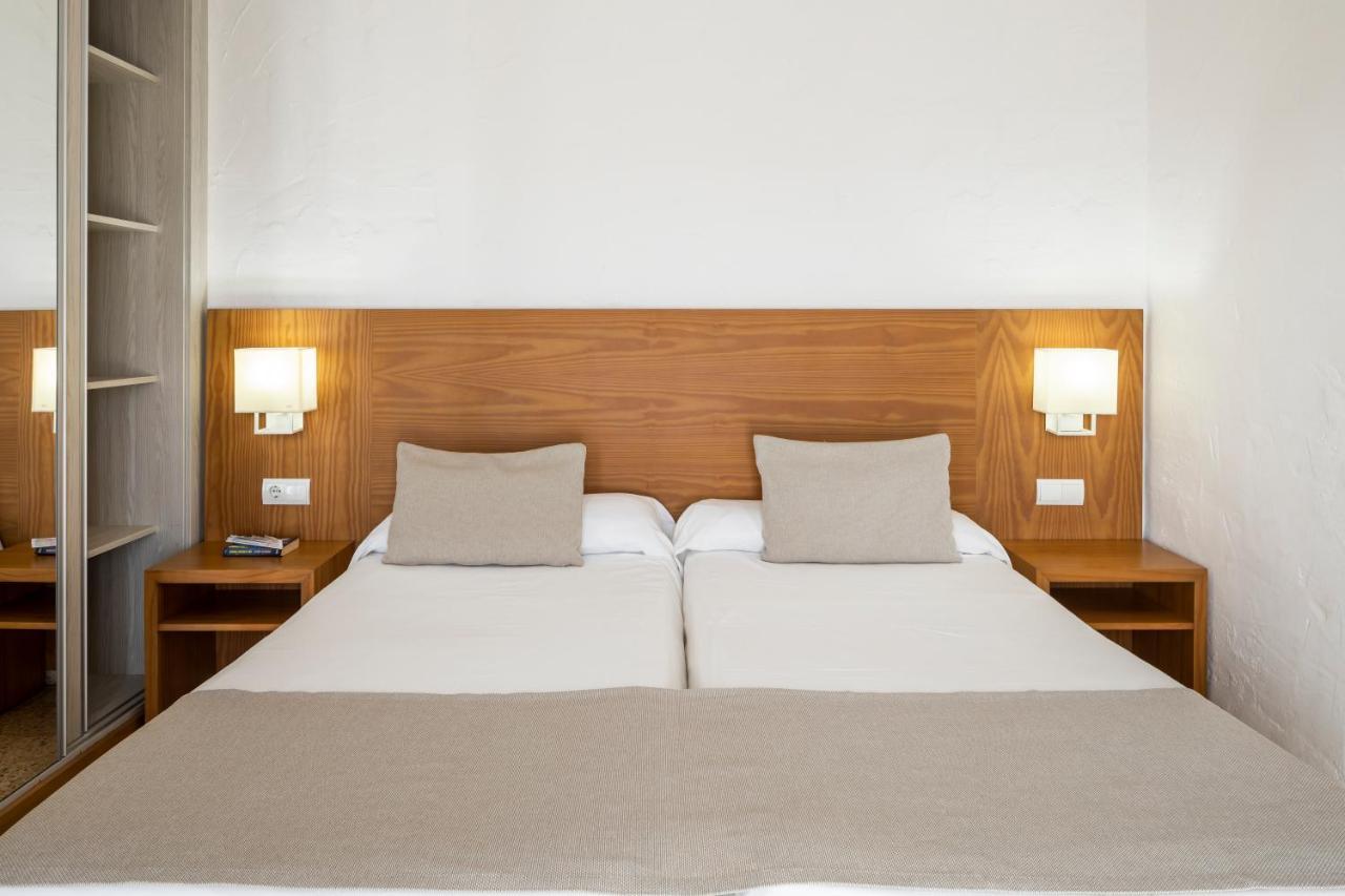Apartamentos El Moro San Antonio  Bagian luar foto