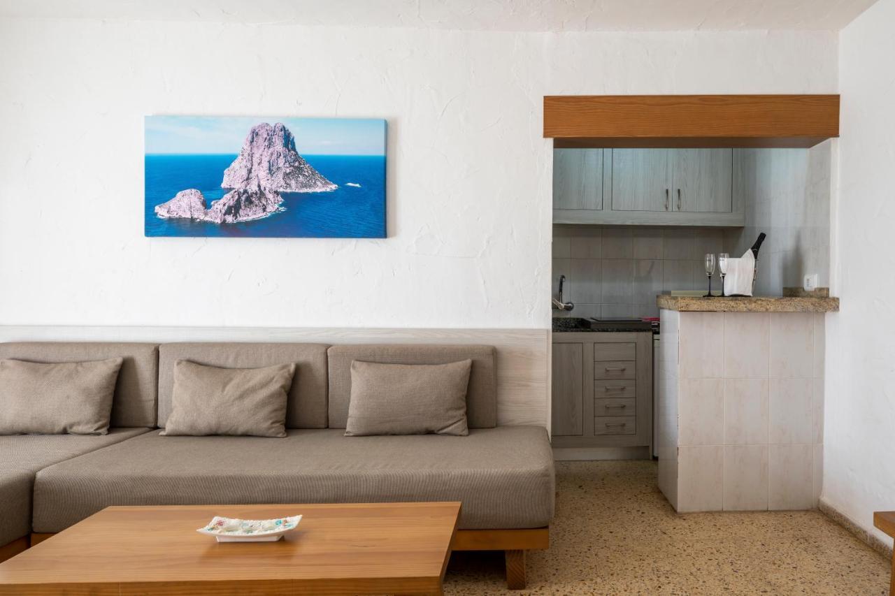 Apartamentos El Moro San Antonio  Bagian luar foto
