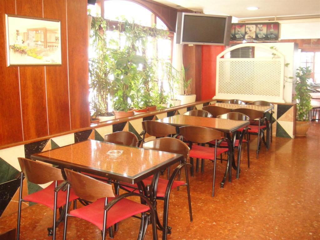 Apartamentos El Moro San Antonio  Bagian luar foto