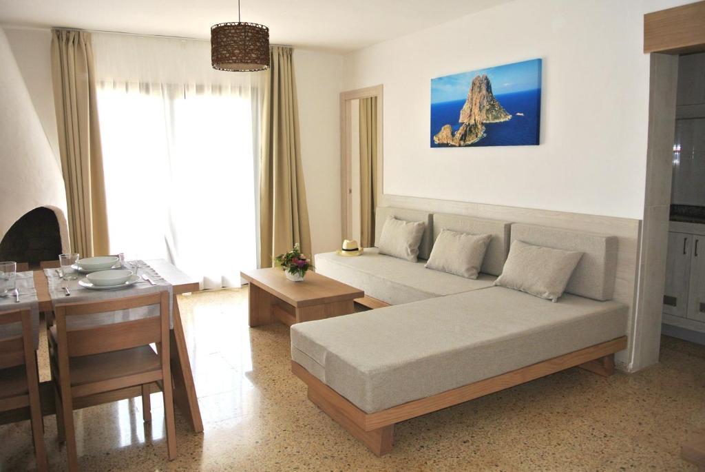Apartamentos El Moro San Antonio  Bagian luar foto