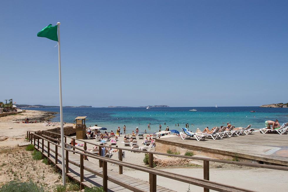 Apartamentos El Moro San Antonio  Bagian luar foto